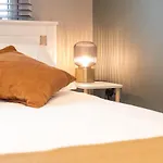 Cosy Retreat With Views Of Brighton City And Sea